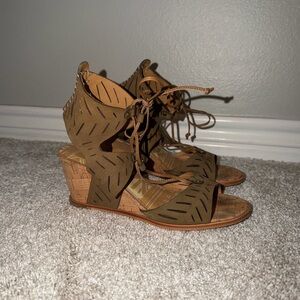 Dolce Vita Tan Cut-Out Wedges